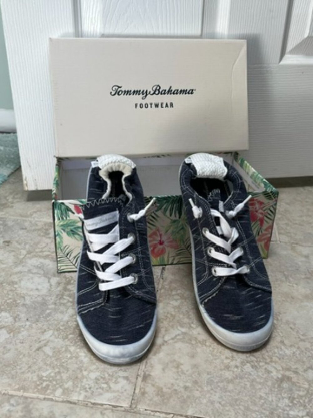 Tommy Bahama Slip on Sneaker Size 7